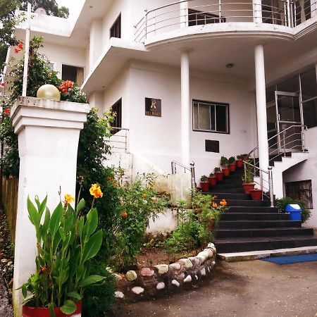 Hotel Hill Palace Каусани Екстериор снимка