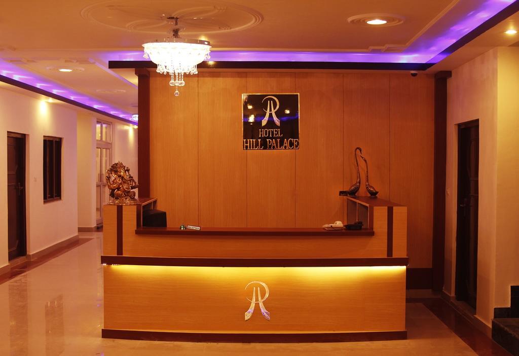 Hotel Hill Palace Каусани Екстериор снимка